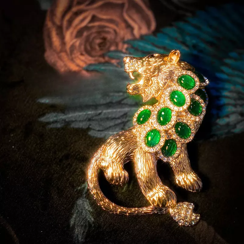 2024 Mencheese New Lion Brooch Pendant Dual-Use French Retro Premium Accessories Girlfriends' Gift