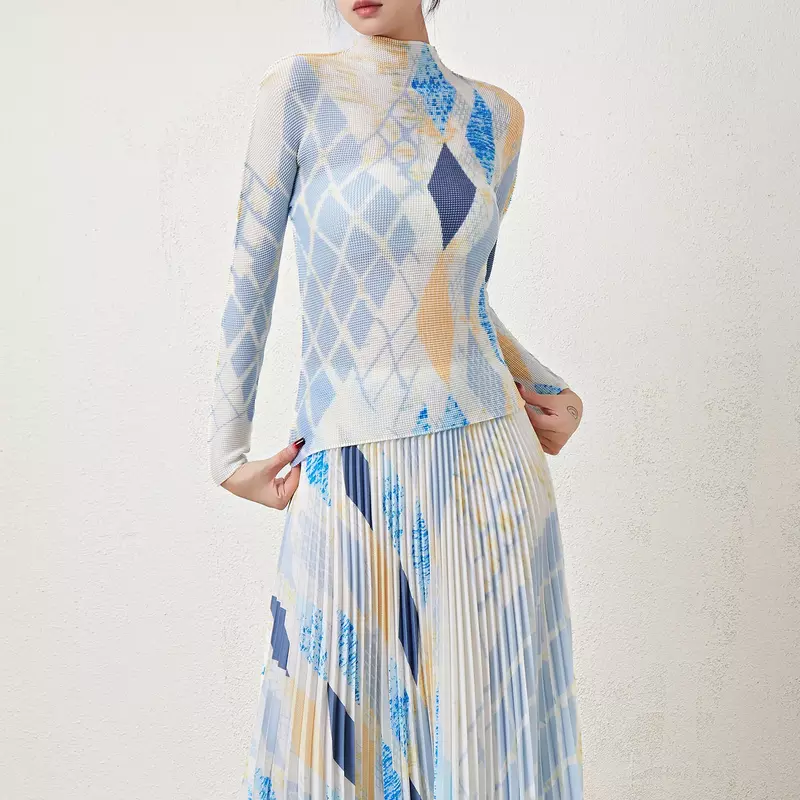 Модный костюм для женщин, весна-осень 2023, новый плиссированный топ с принтом и юбка средней длины, Модный комплект из двух предметов