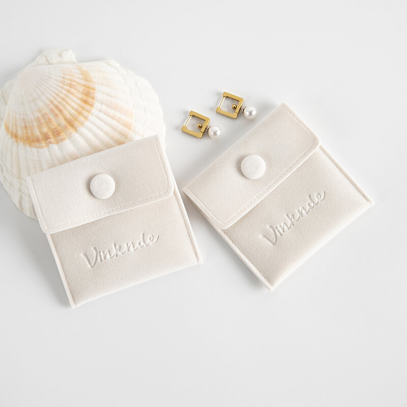 Confezione da 100 borsa regalo per piccoli gioielli pacchetto Logo personalizzato bottone a pressione sacchetto di velluto anello da viaggio per matrimonio spilla collana Organizer Sack