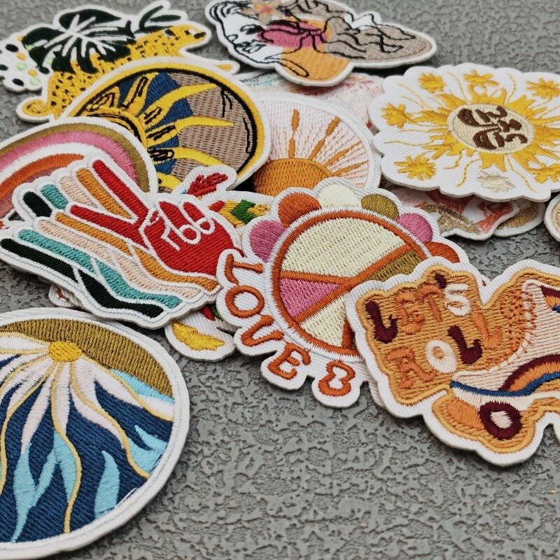 Patch de bordado dos desenhos animados para DIY Art, Sun e Butterfly Stickers, Emblemas adesivos Ferro em remendos Acessórios para saco de pano, Novo, 2024