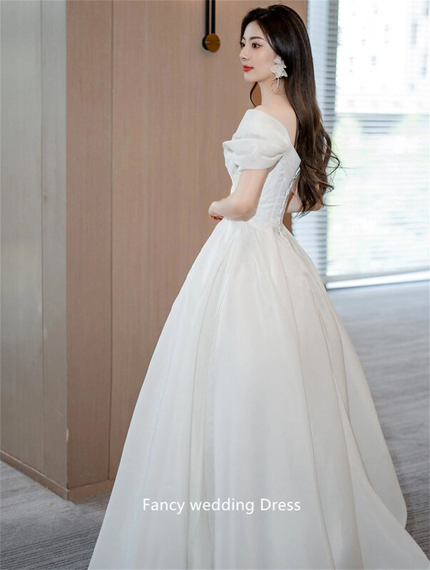 Красивое корейское свадебное платье с открытыми плечами из органзы с коротким рукавом и длинным шлейфом