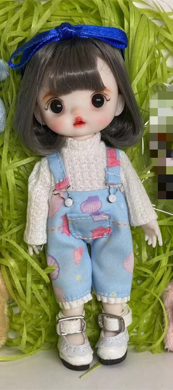 Muñeca articulada con Peluca de 16cm para niñas, Mini muñeca de mano con ojos grandes, bolsa de maquillaje de juguete