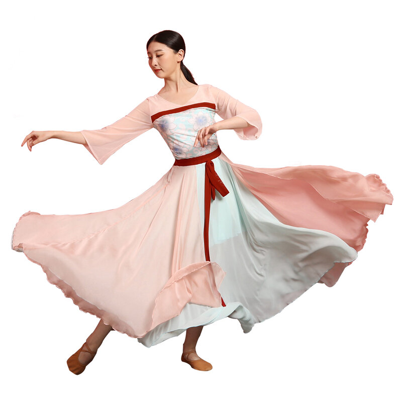 Женское розовое платье в традиционном китайском стиле