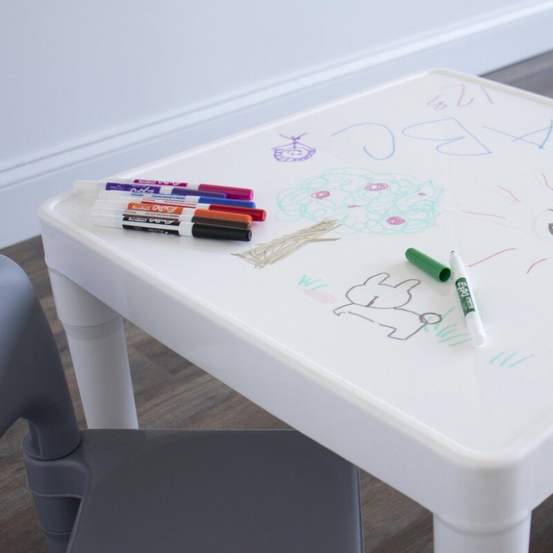 험블 크루 스프링필드 어린이 건식 지우기 플라스틱 3 피스 테이블 및 의자 2 개 세트, 흰색 및 회색, 3 세 이상