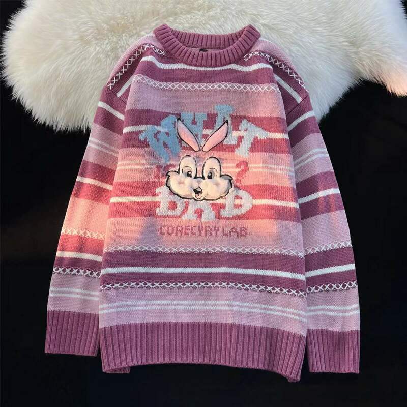 Sweter Rajutan Longgar Rajutan Bergaris Kelinci Pullover Keren Manis Baru Wanita Jepang Longgar Malas Lembut Pasangan Goth Y2k Sweater Mode