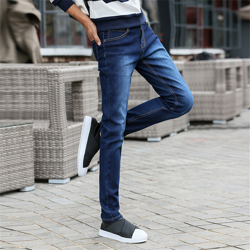Celana Jeans Pria Fashion Jeans Ketat Biru Gelap Lentur untuk Pria Celana Denim Pas Badan Kasual Celana Jeans Pria Gaya Korea