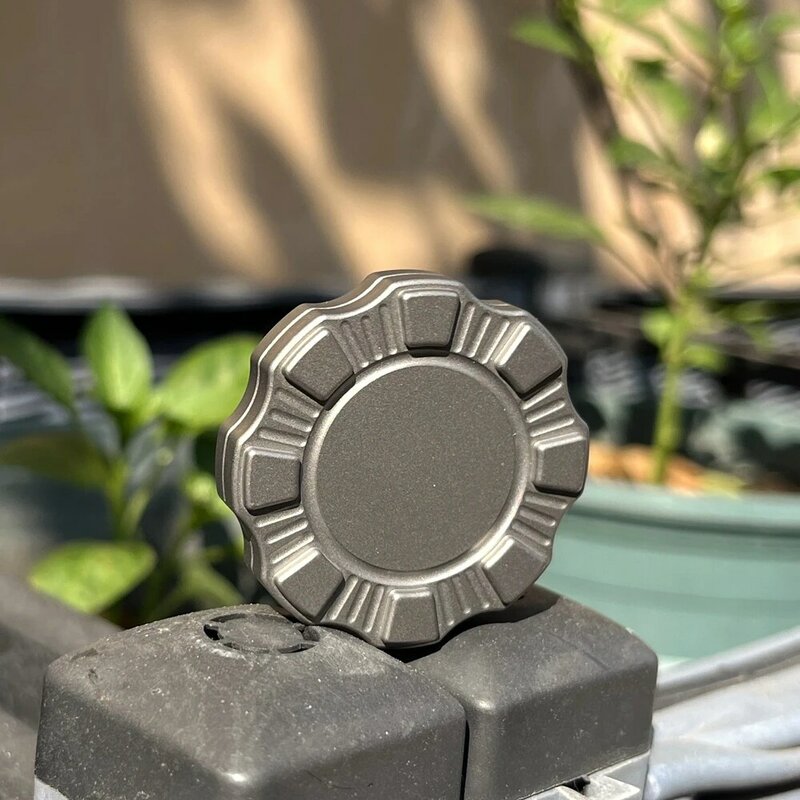 Outdoor EDC lega di titanio dito magnetico Pop moneta Push Card pressione giocattolo decompressione giroscopio punta delle dita
