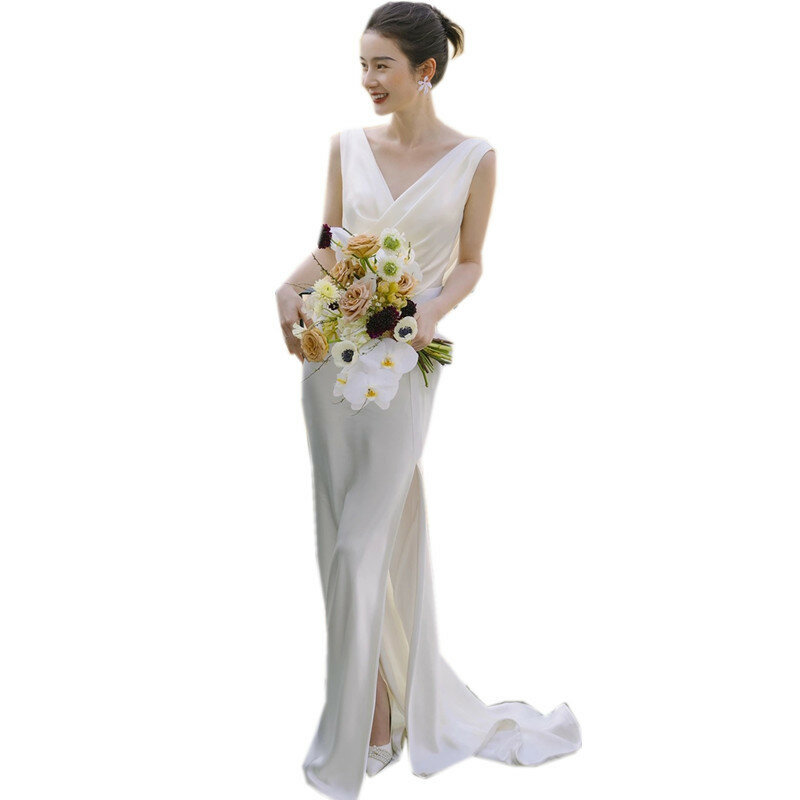 Mode V-Ausschnitt Brautkleider für Frau neue ärmellose Vestidos de Boda Novia weiche Satin Bräute Brautkleid mit kleinen Zug