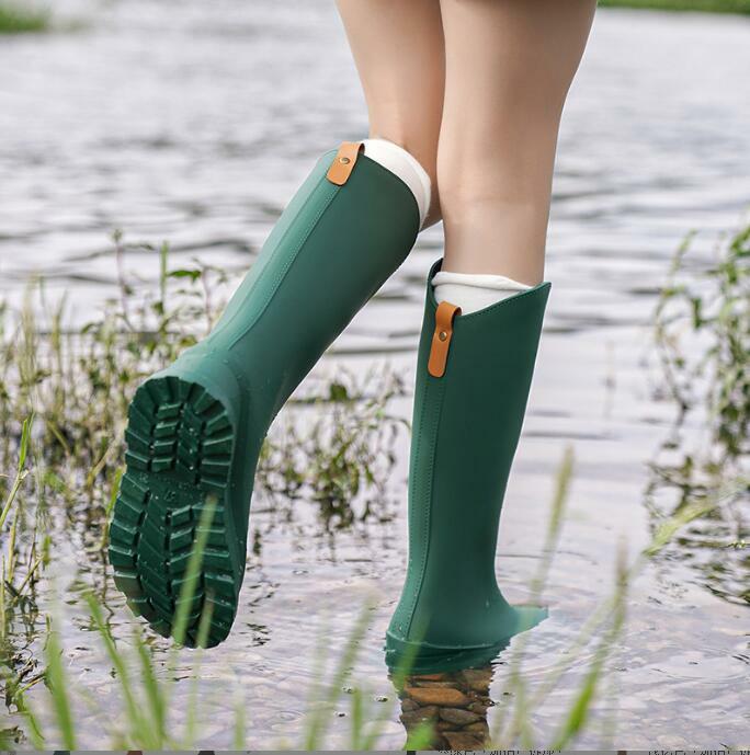 Botas impermeáveis de chuva antiderrapante para mulheres, sapatos de borracha, bota de água quente, fundo macio, moda