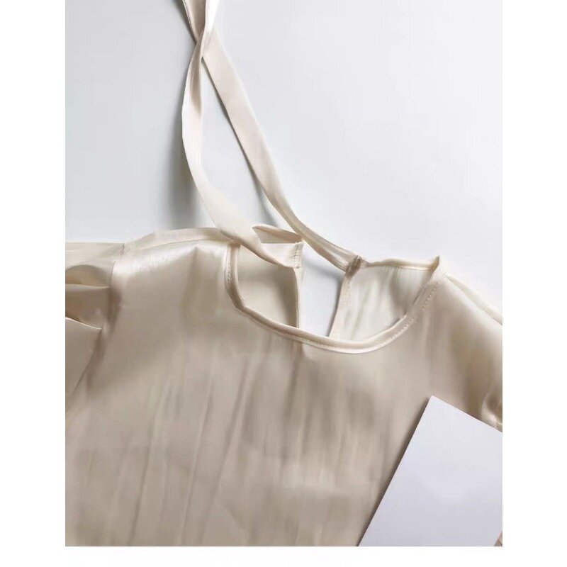 Deeptown biała bufiaste rękawy bluzka damska satynowa koreańska moda koszulka z krótkim rękawkiem lato Slim elegancki, szykowny Basic sznurować stare pieniądze