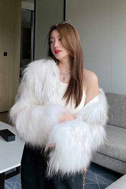 2023  Winter New Women Faux Fur Coat Long Sleeves Short Cut Street Fashion Lady Warm Fur Coat Cardigan Design