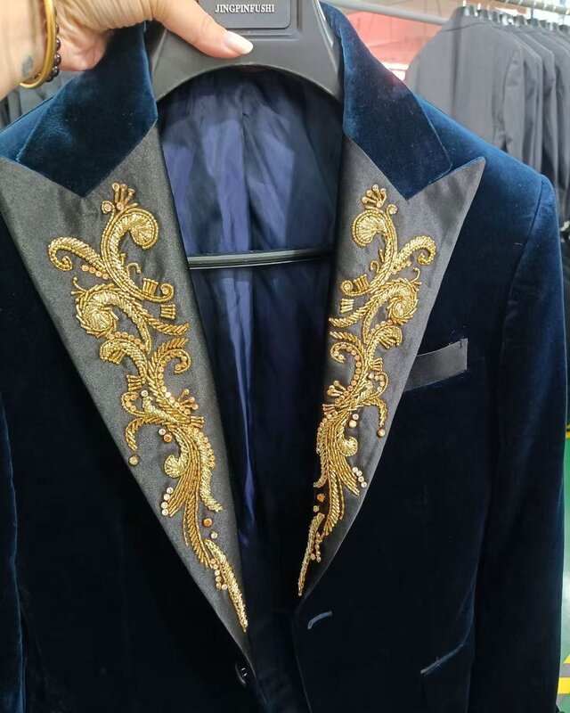 Autumn Luxury Men's Wedding Blazer Appliques Peak Lapel Groom Wear Velvet Tuxedos For Prom Evening Party Custom Made Only Coat