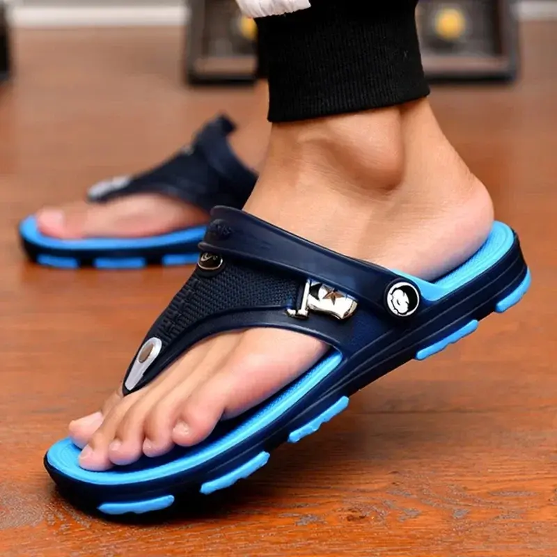 Sandal jepit pantai pria, Kasut datar anti slip kasual karet desainer mode musim panas 2023