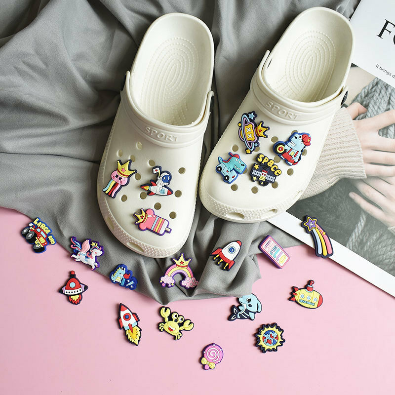 Ornements d'anneau de main de chaussures de bande dessinée de fleur de caoutchouc souple de PVC, accessoires décoratifs de trou, 10pcs