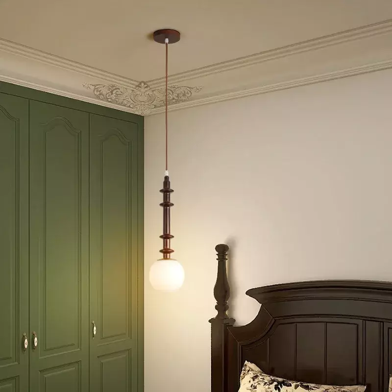 Lampu samping tempat tidur Prancis, lampu dinding kecil Walnut Vintage kayu polos latar belakang lorong ruang tamu Amerika