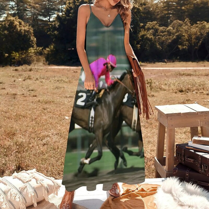 Horse race gaun tanpa lengan Poster gaun pesta baju ungu