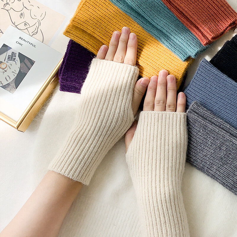 ผู้หญิงสไตล์มืออุ่นถุงมือฤดูหนาว Crochet แขนถัก Mitten Warm ถุงมือไร้นิ้วรูปแบบ Twist Half Finger ถุงมือ T73