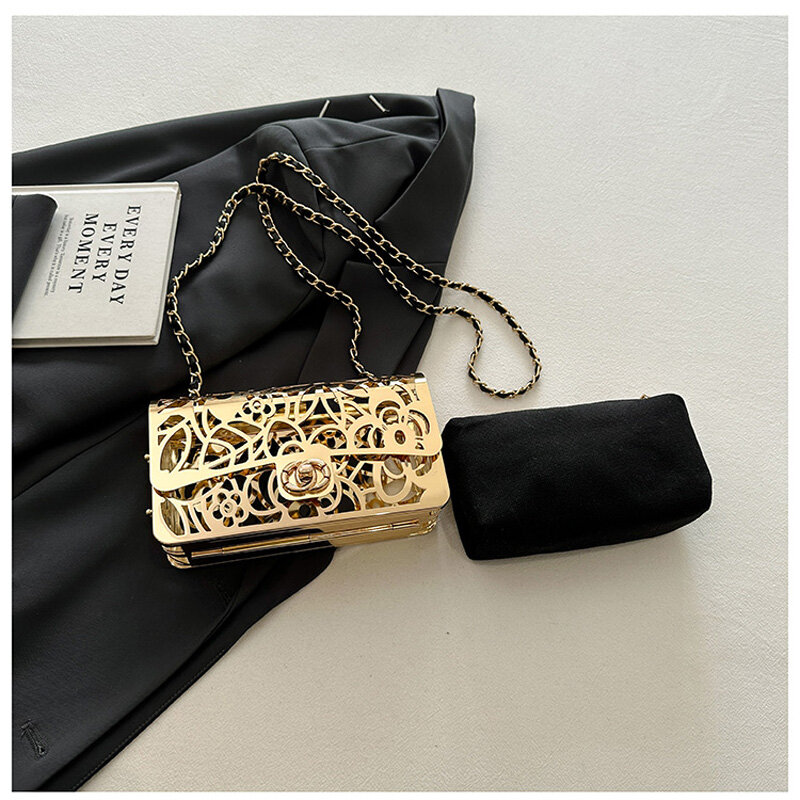 Bolsa Crossbody de metal para mulheres, bolsa de corrente, padrão camélia quadrada, oca, designer feminina, verão, 2024