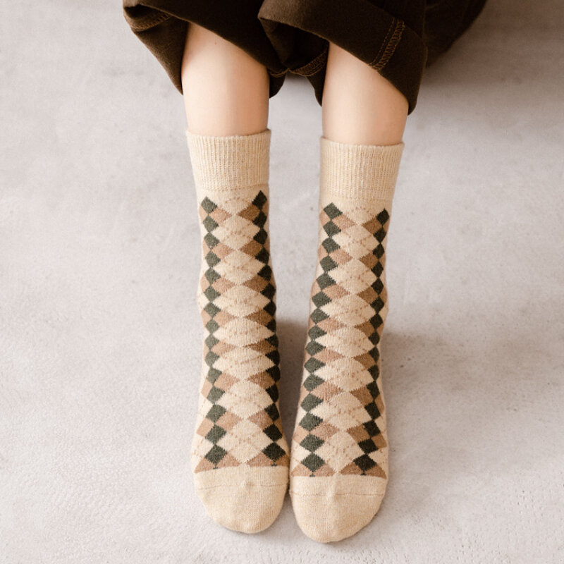 Nieuwe Wol Mid-Buis Sokken Japanse Stijl Lingge Britse Stijl Warm Verdikte Vrouwen Sokken
