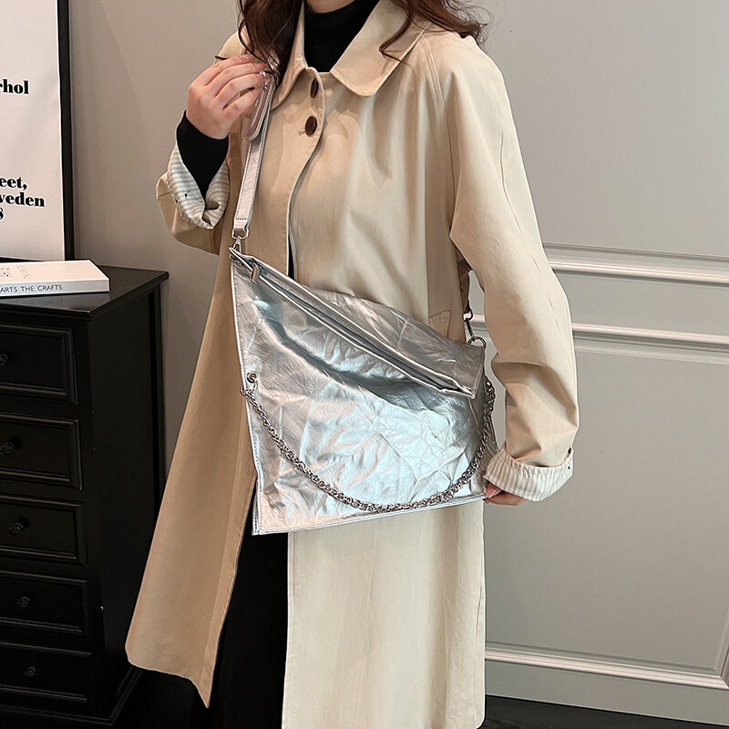 Geometryczny wzór srebrna torba na ramię dla kobiet 2024 nowa moda łańcuszek pod pachami torebka miękka skórzana składana torba Crossbody