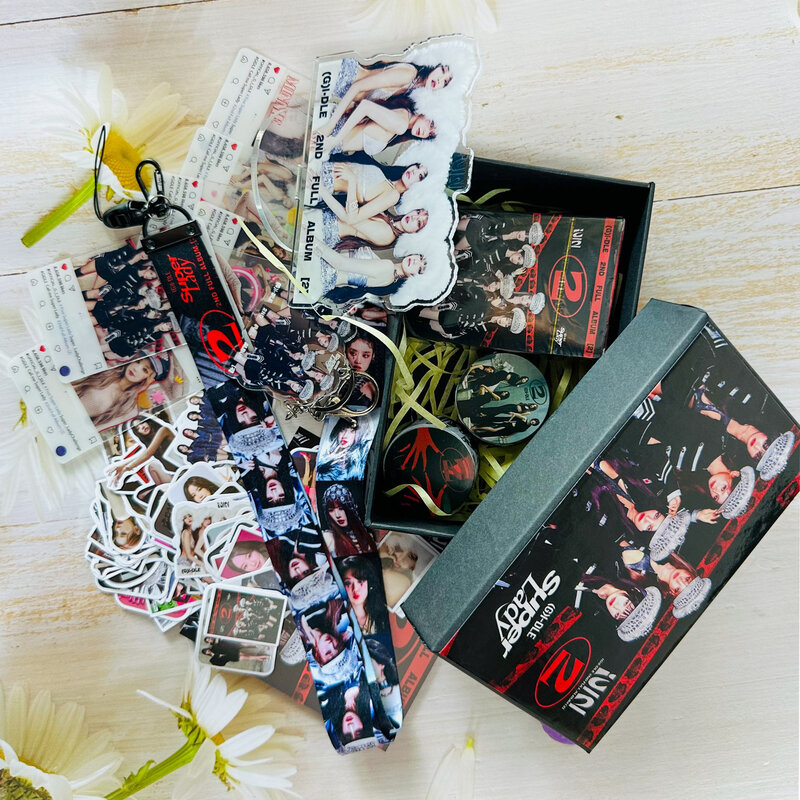 Kpop GIDLE potcards صندوق هدايا ، ألبوم جديد ، صورة سوبر سيدة ، مجموعة بطاقات مطبوعة ، مجموعة مراوح
