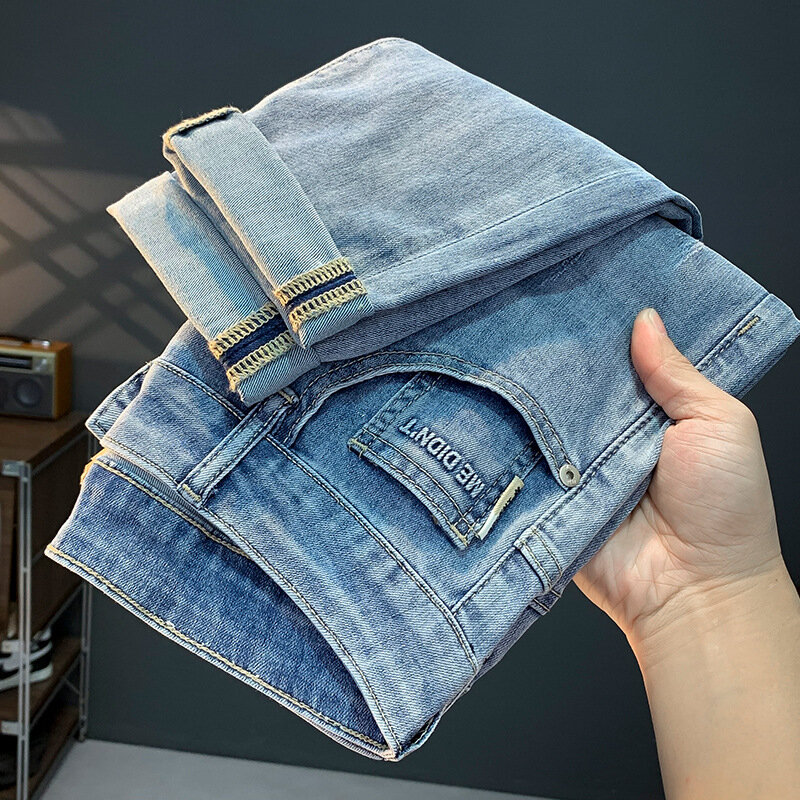 Jeans pria musim panas 2024baru, celana potongan model Korea kasual longgar mikro melar ketat bermerek fashion tipis