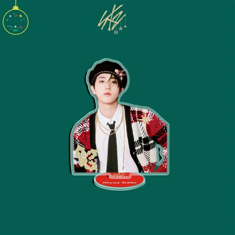 Kpop straykids อัลบั้มรูปยืนขึ้นสองด้านรูป Felix hyunjin Han ป้ายคริสต์มาสแบบมนุษย์ตั้งบนโต๊ะ