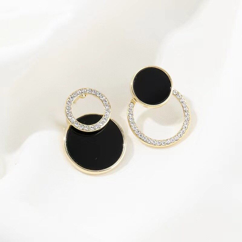 Pendientes asimétricos redondos y huecos para mujer, aretes negros con diamantes de imitación, accesorios para mujer