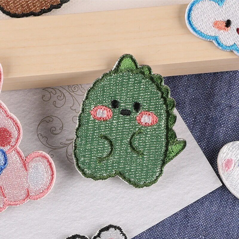 Hot Selling Cartoon Embroidery Patches DIY Patch Animal Stickers Self-adhesive Badges Fabric Accessories for Clothing Bag Jacket