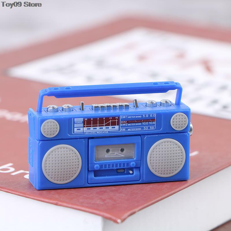 Mini grabador de radio nostálgico para casa de muñecas, accesorio de decoración para muebles de sala de estar, modelo de juguete, 2022