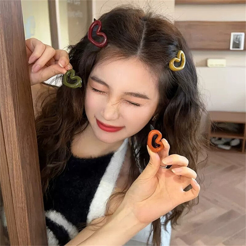 Horquilla de moda coreana para mujer, pinzas para el cabello huecas en forma de nubes de corazón, pasadores BB, accesorios para el cabello para niñas dulces y sólidas, tocado