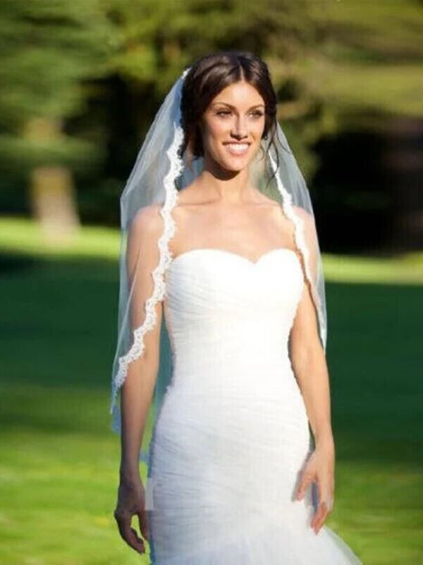 Eyelashes Lace Edge Elbow Length Short Wedding Veil Tulle Bridal Veil Headdress
