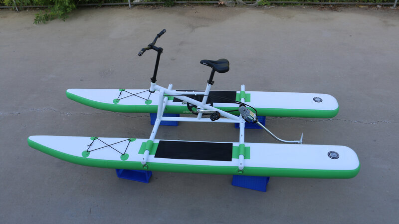 Jeden typ roweru nadmuchiwany rower pływający jedno siedzenie cyklu rower wodny