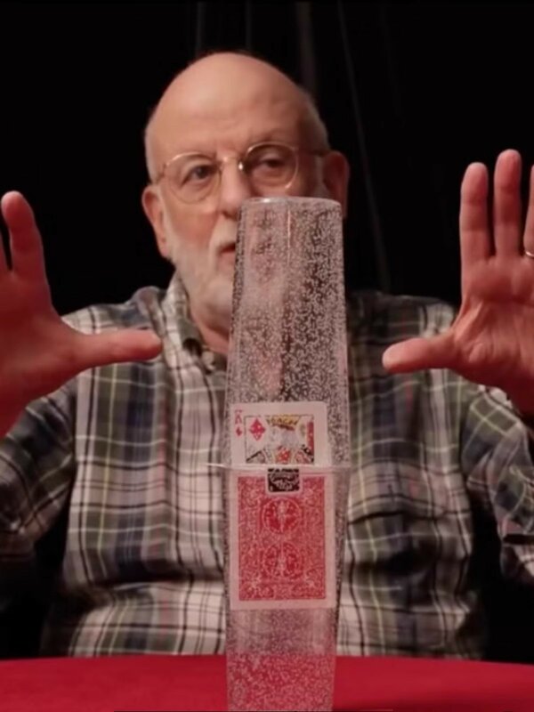 Rising Floating Card de Martin Schwartz, tours de magie
