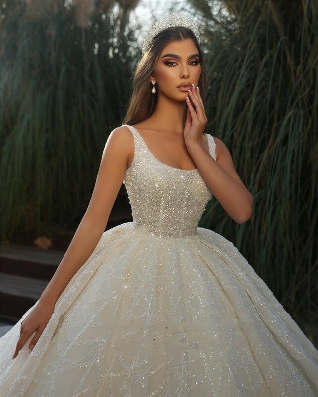 Elegant Pompadour Skirt Square Neck Spaghetti Strap Wedding 2023 Vintage Lace Sequin Crystal Beige Tulle Sleeveless Bridal Gown