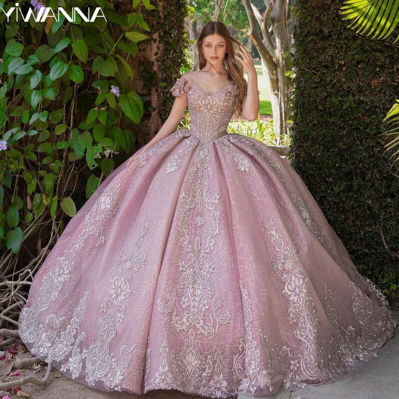 Quinceanrra Promドレス、金色のキラキラスパンコール、レースのアップリケプリンセス、肩の長いピンク、甘い16ドレス