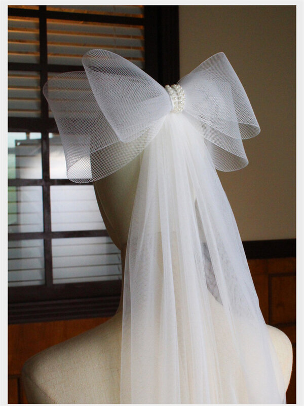 Фата свадебная короткая двухслойная с галстуком-бабочкой, цвета слоновой кости