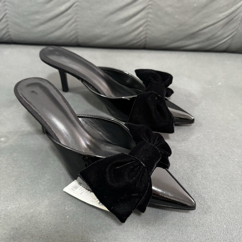 Sandalias de tacón alto con adorno de lazo negro para mujer, medio pantuflas envueltas en punta, tacones finos, versátiles