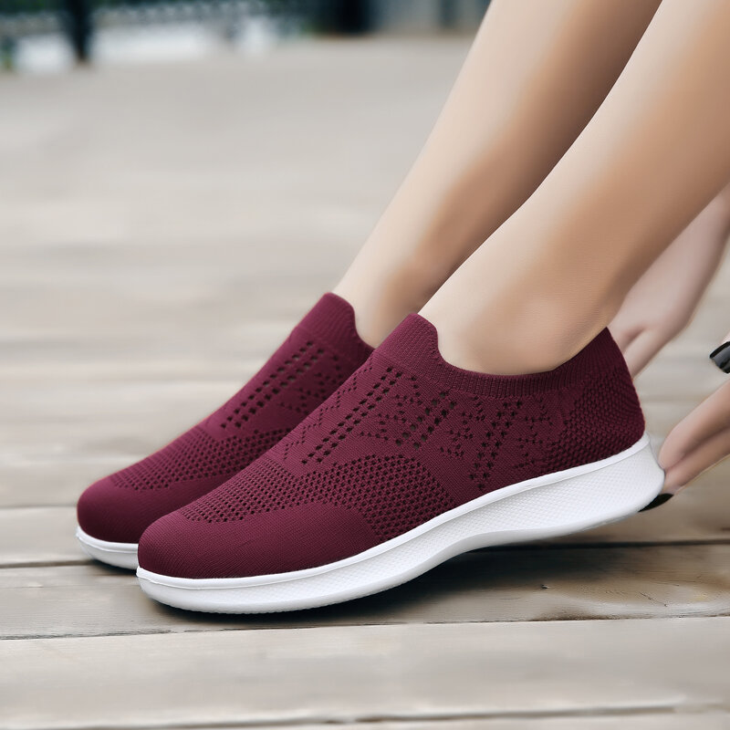 Sepatu Jalan Wanita Musim Panas Sepatu Sneakers Bersirkulasi Ringan Selip Sepatu Olahraga Jaring untuk Pasangan