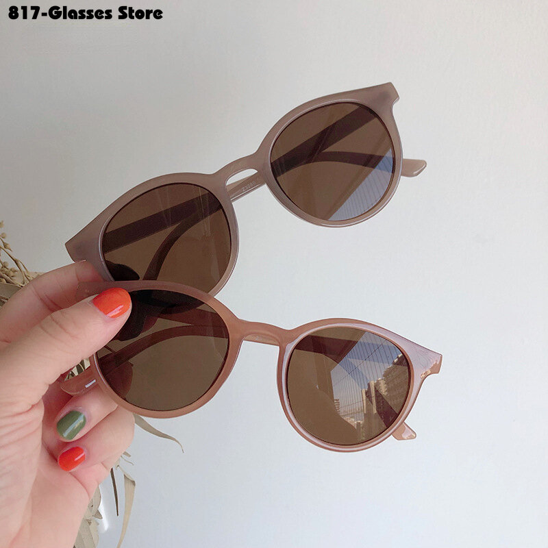 Gafas de sol Vintage para mujer, lentes de sol a la moda con montura redonda pequeña para conducir, novedad de 2024