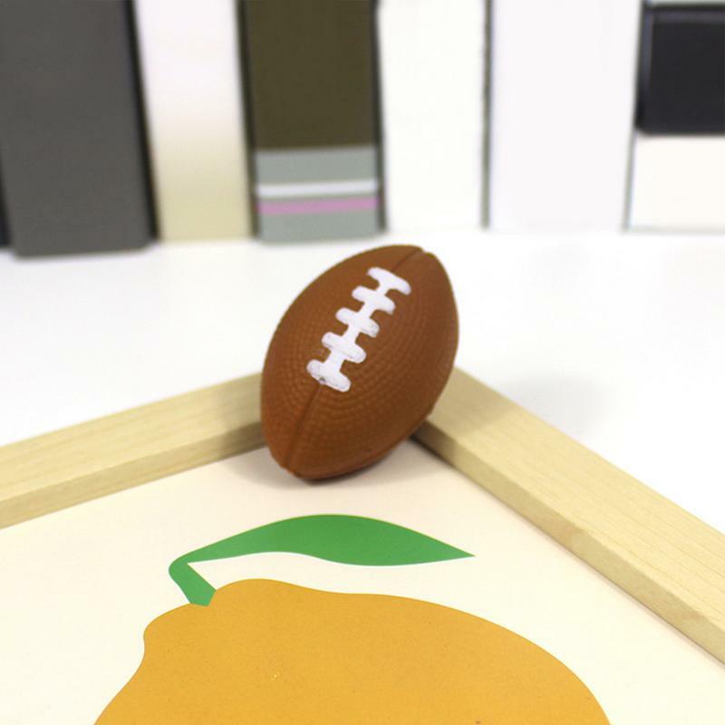 Mainan renggang sepak bola Amerika yang melar dan memantul mainan Fidget sensor bola mata sepak bola Amerika yang lucu