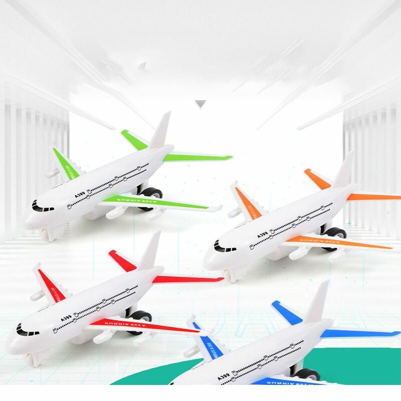 Boneka pesawat simulasi plastik, mainan pesawat tarik mundur warna acak 4 buah