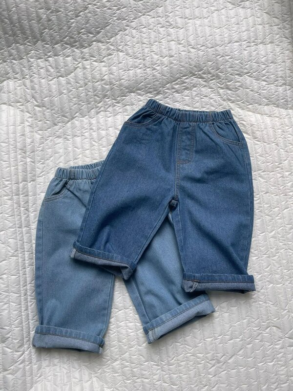 Celana panjang Denim lembut bayi baru musim panas 2024 celana panjang Jeans serbaguna kasual anak laki-laki perempuan bayi Solid celana kaki lebar bersirkulasi longgar balita