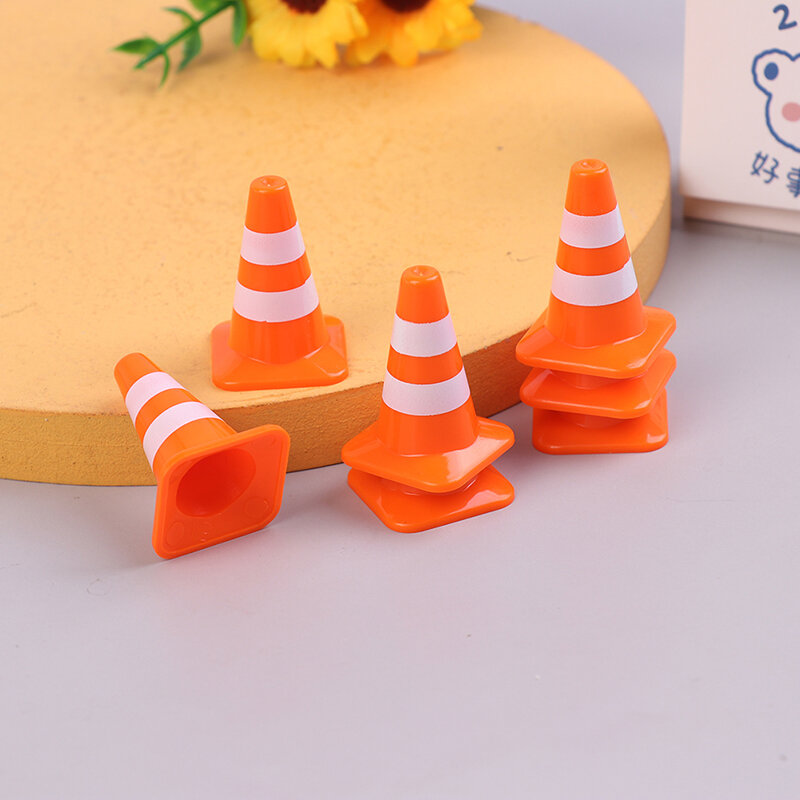 Mini conos de tráfico de plástico para niños, señales de bloqueo de carretera de entrenamiento, juguete educativo DIY, Decoración de casa de muñecas, 7 piezas