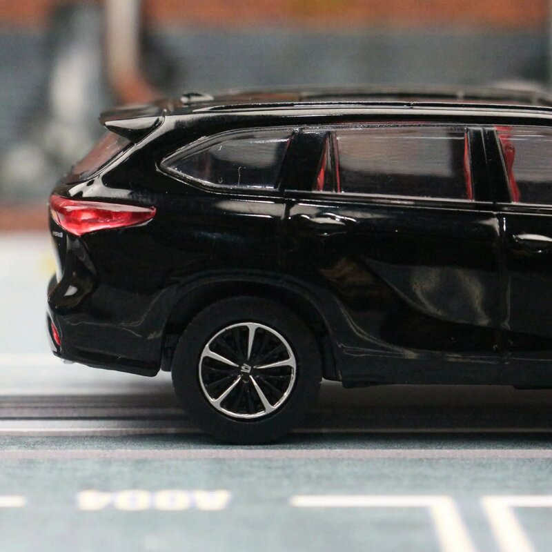 Modelo en miniatura de TOYOTA Crown Kluger, vehículo de juguete SUV Premium JKM 1/64, ruedas gratis, aleación fundida a presión, colección de regalo, 1/64