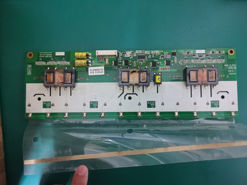 P2212E01 FIF2212-01A FH100805CN อินเวอร์เตอร์ดั้งเดิมเหมาะสำหรับ LM220WE4หน้าจอ LCD ทดสอบและจัดส่งแล้ว