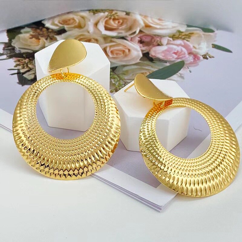 Simple fashion Eurofan with geometric round studs earrings