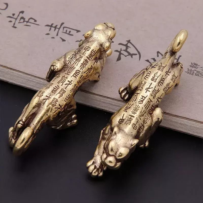 จี้กุญแจรถรูปเสือทองเหลืองโบราณสำหรับสุภาพบุรุษ