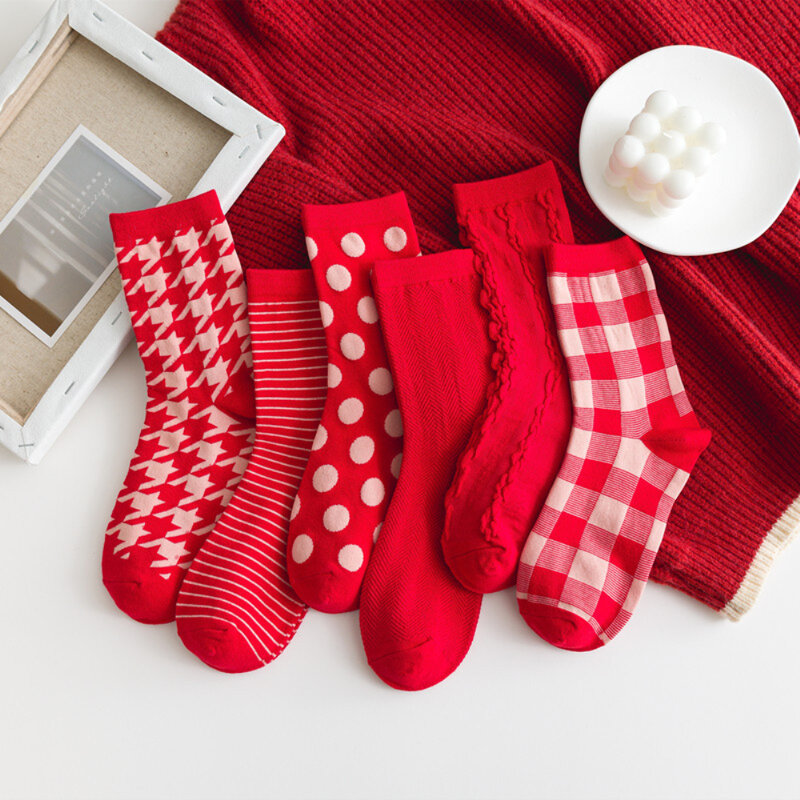 Neue Damen Socken Plaid gestreifte Socken Herbst und Winter bequeme Harajuku rote Farbe Retro lange Socken Damenmode Socke