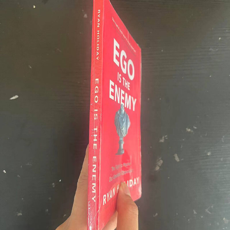 EGO jest wrogiem Ryan wakacyjnej powieści w miękkiej oprawie nr 1 Bestseller New York Times